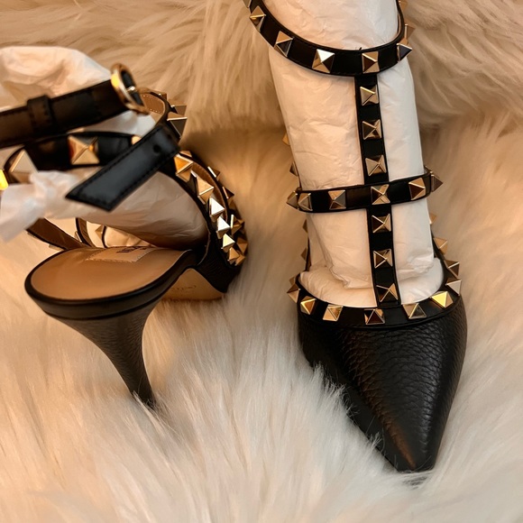 ROCKSTUD GRAINY LEATHER ANKLE STRAP PUMP - Picture 14 of 16